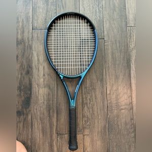 Wilson Ultra 100L V4 Racquet